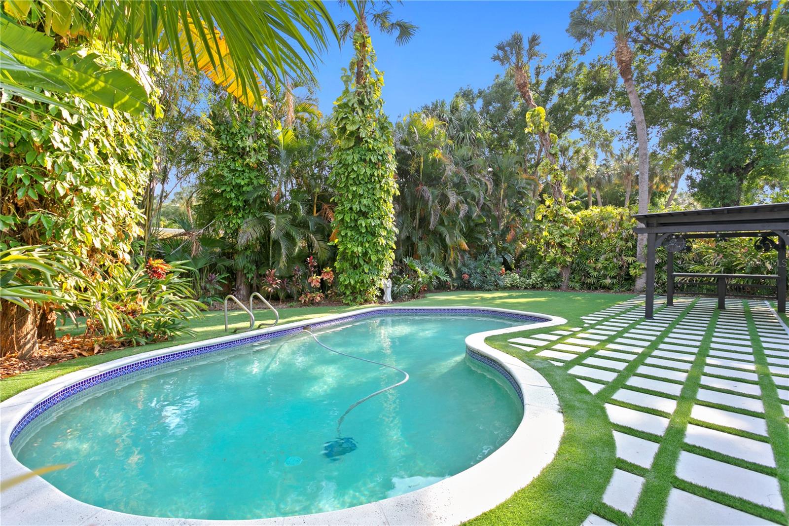 4308 W BEACH PARK DR