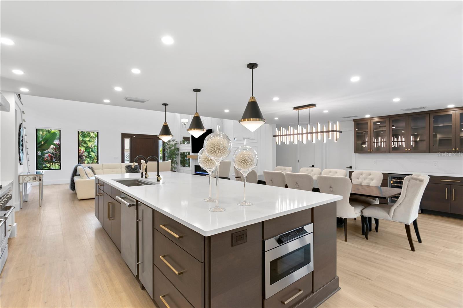 4308 W BEACH PARK DR