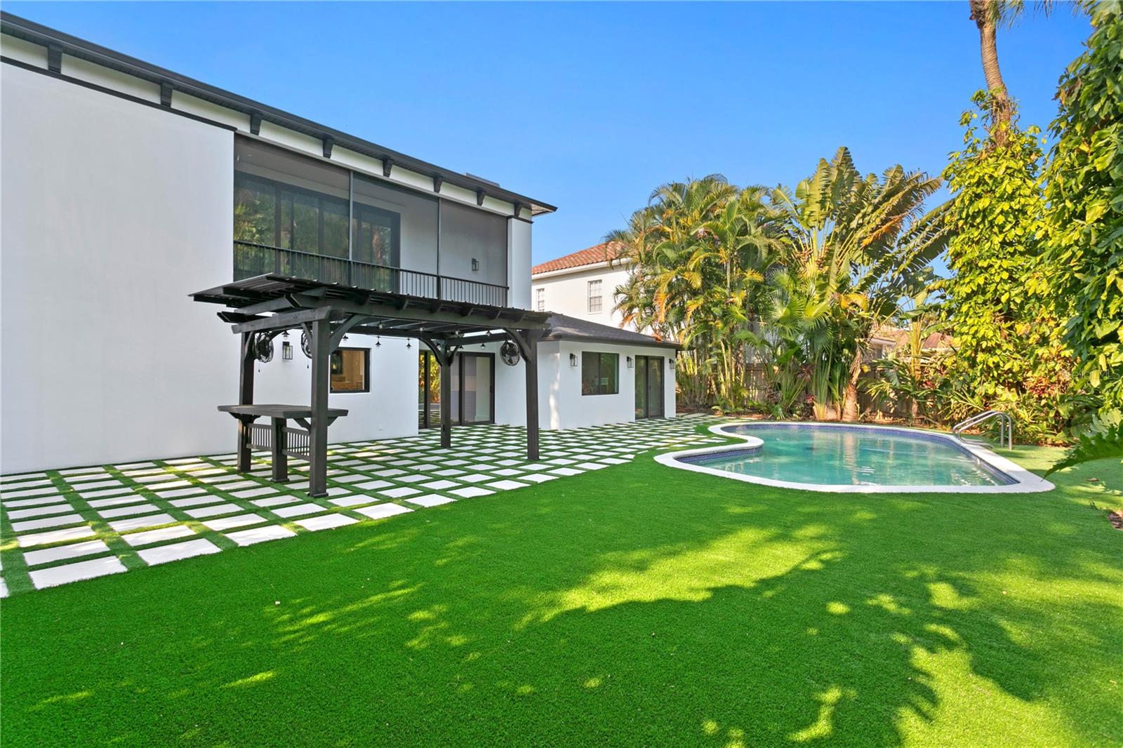 4308 W BEACH PARK DR