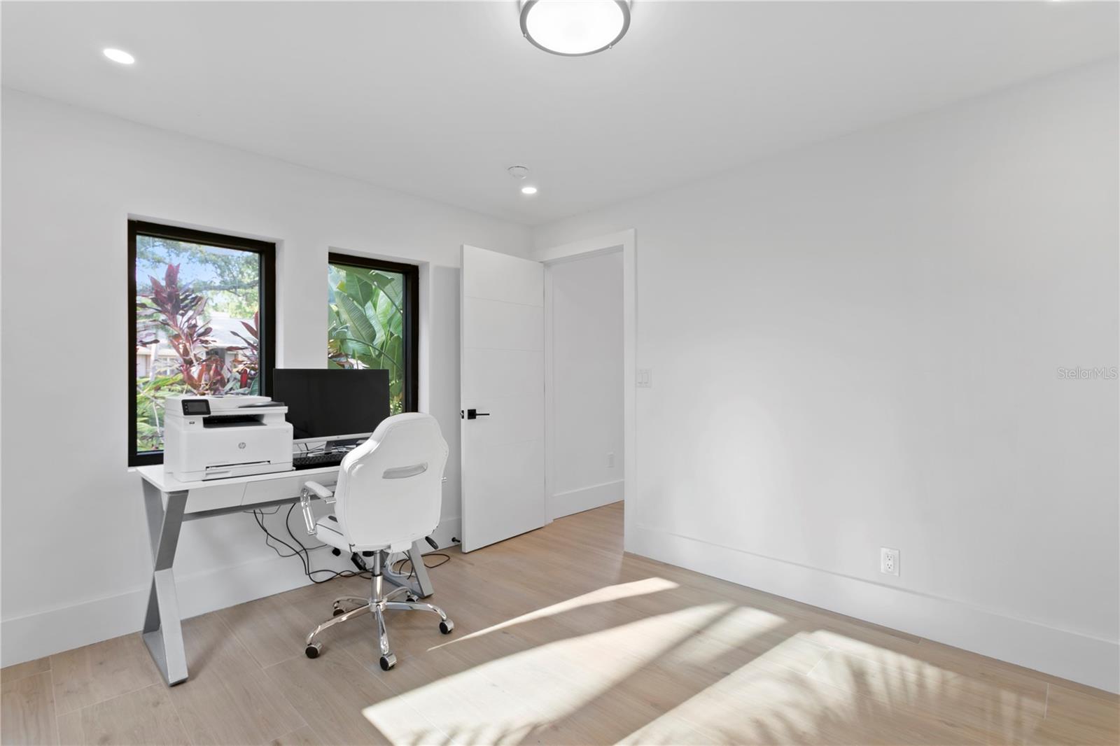 4308 W BEACH PARK DR