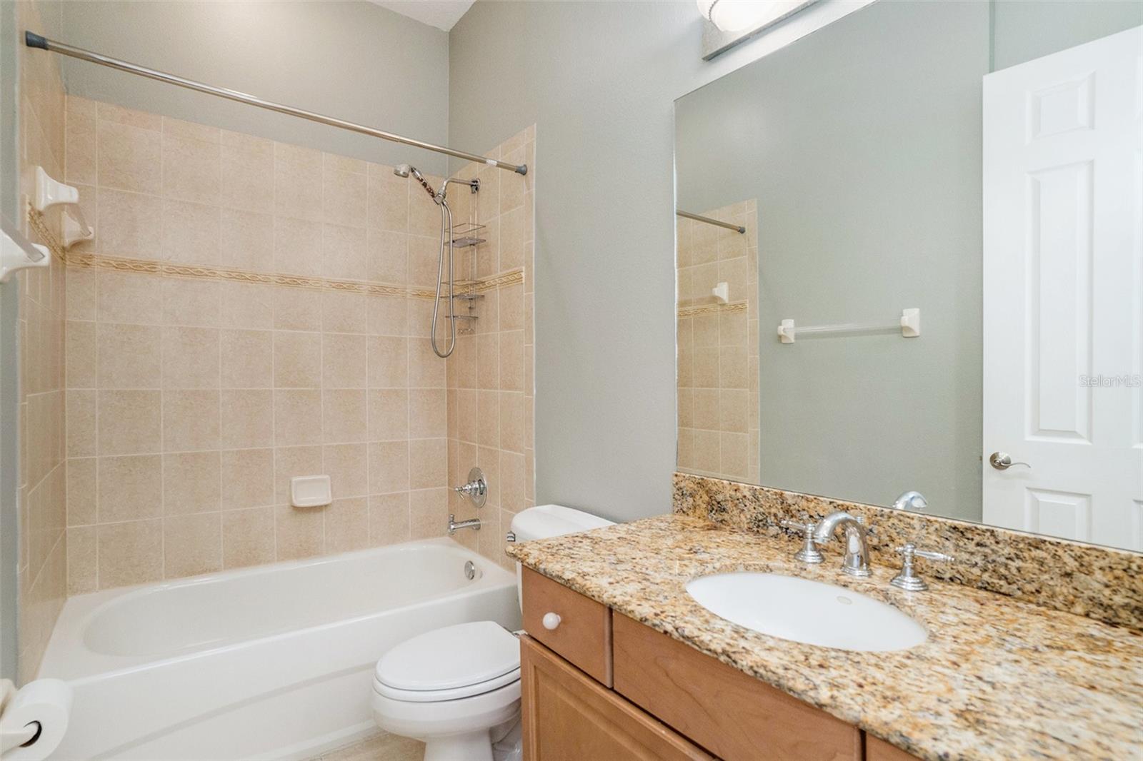 2419 VICTORIA GARDENS LN