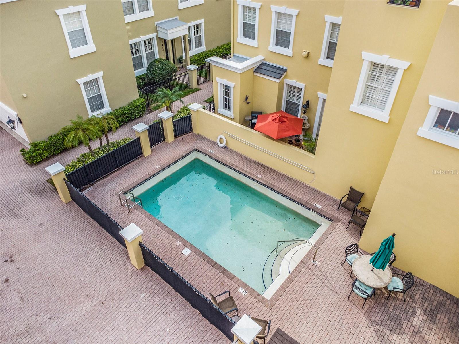 2419 VICTORIA GARDENS LN