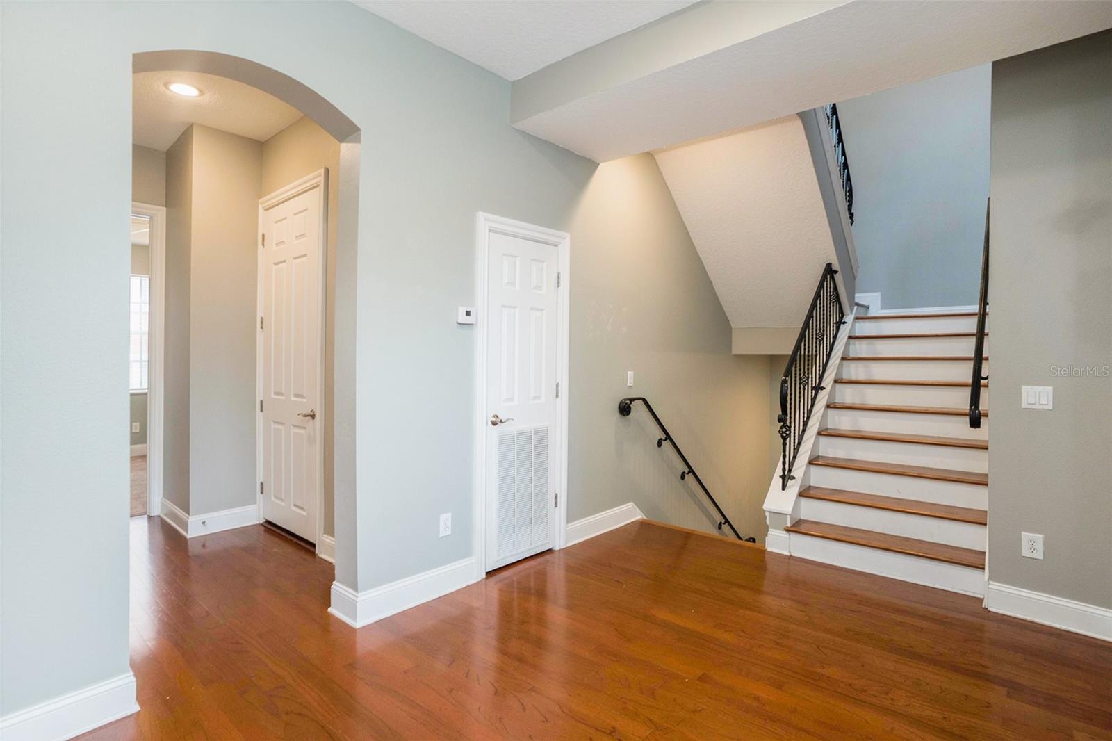 2419 VICTORIA GARDENS LN