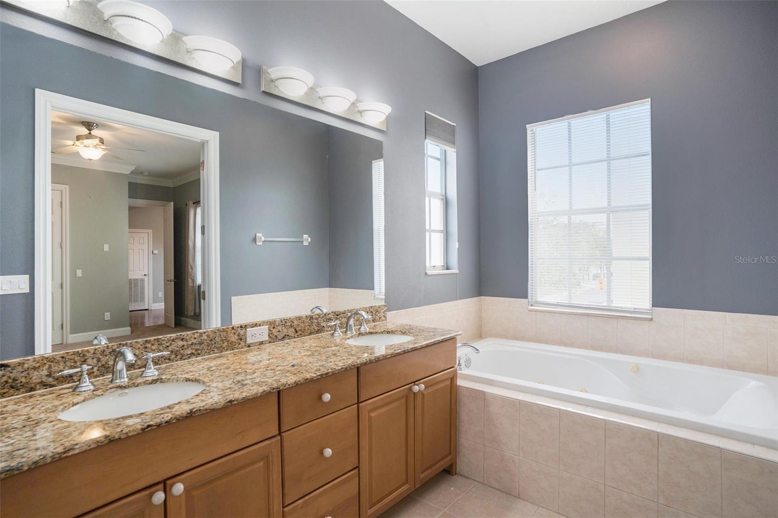 2419 VICTORIA GARDENS LN