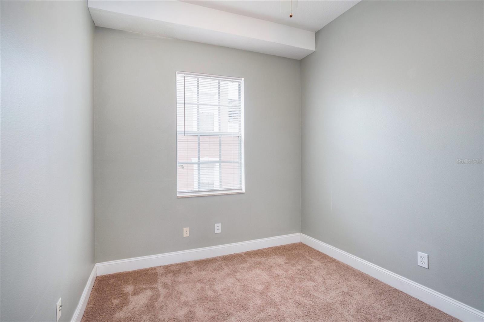 2419 VICTORIA GARDENS LN