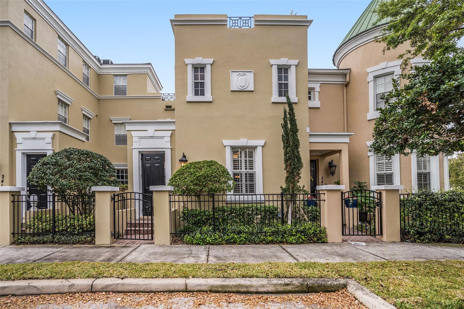 2419 VICTORIA GARDENS LN