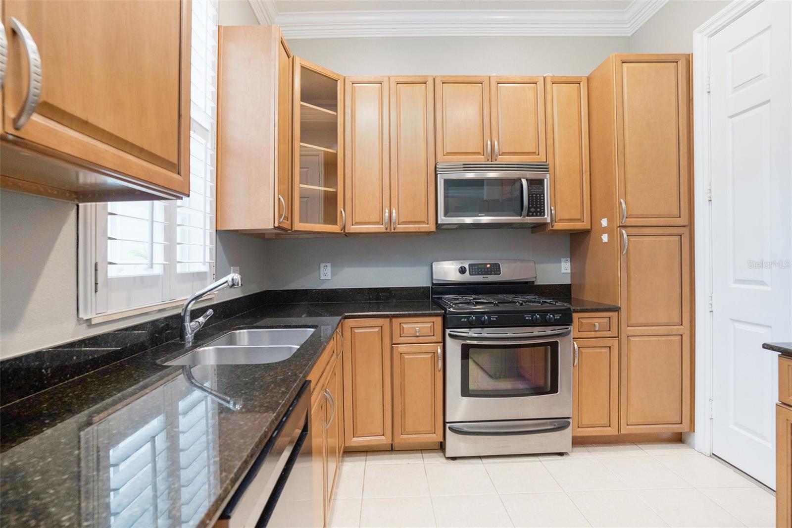 2419 VICTORIA GARDENS LN