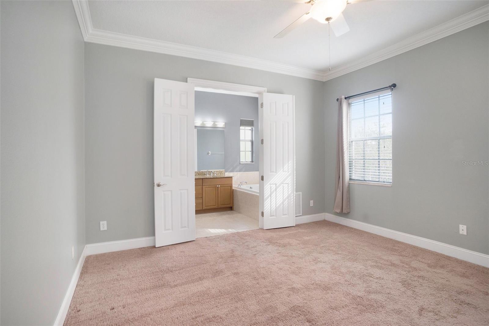 2419 VICTORIA GARDENS LN