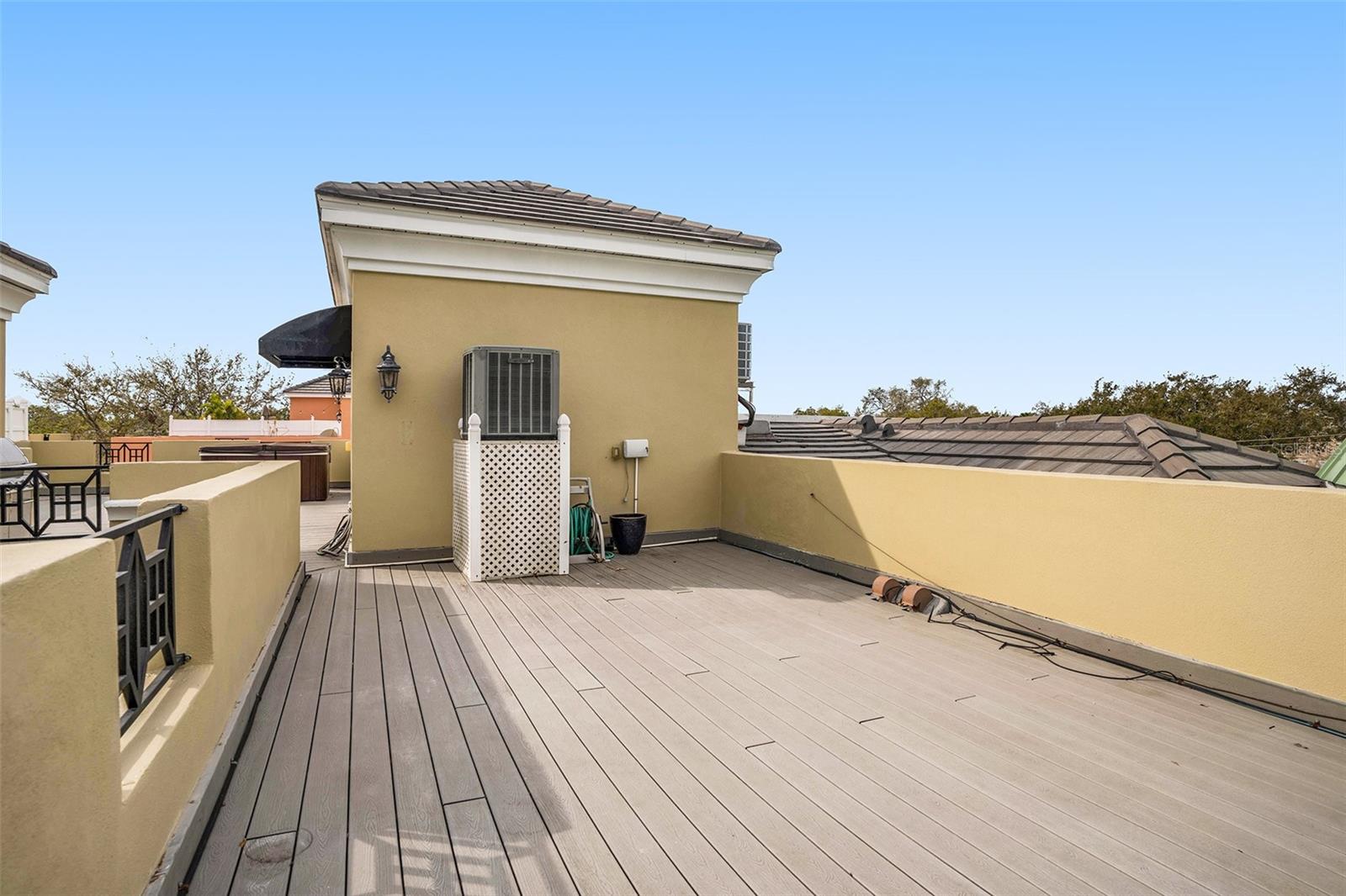 2419 VICTORIA GARDENS LN