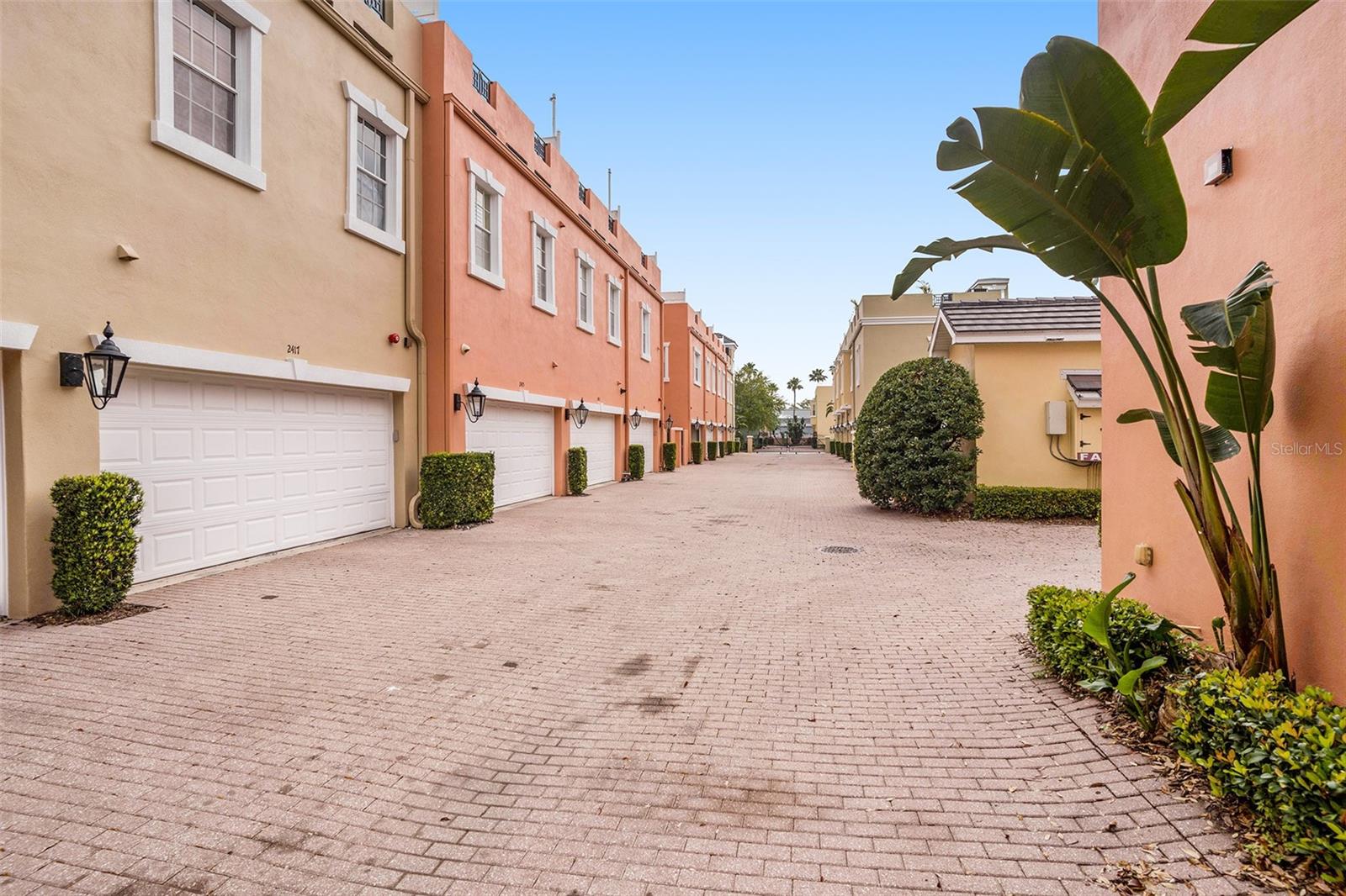 2419 VICTORIA GARDENS LN
