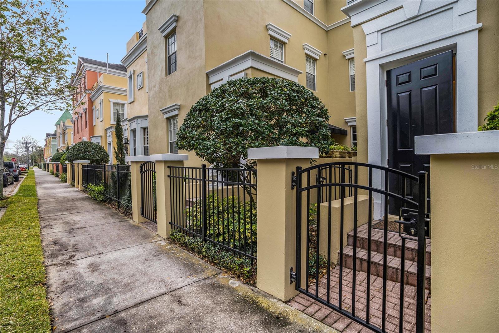 2419 VICTORIA GARDENS LN