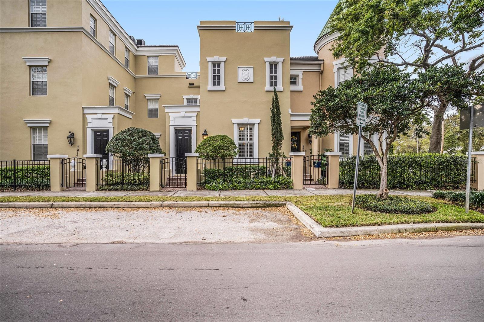 2419 VICTORIA GARDENS LN