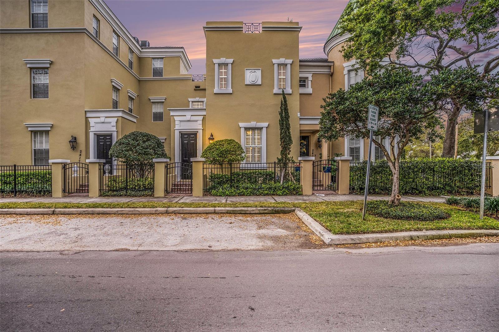 2419 VICTORIA GARDENS LN