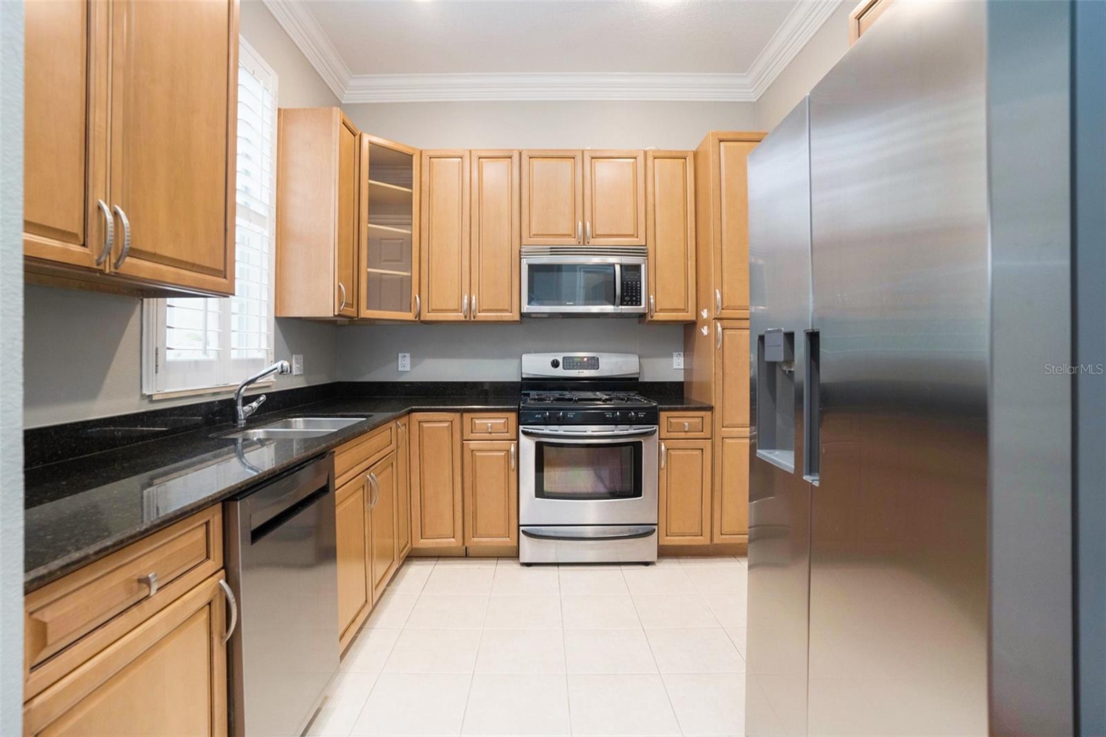 2419 VICTORIA GARDENS LN