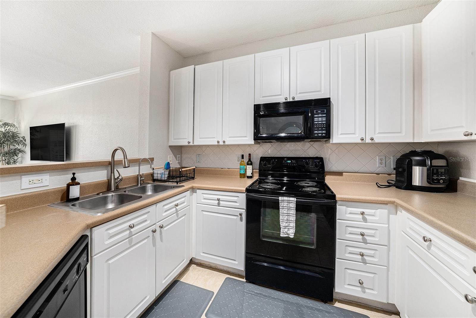 4221 W SPRUCE ST #2104