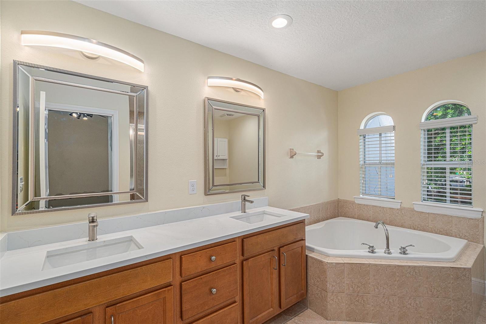 111 S MELVILLE AVE #2