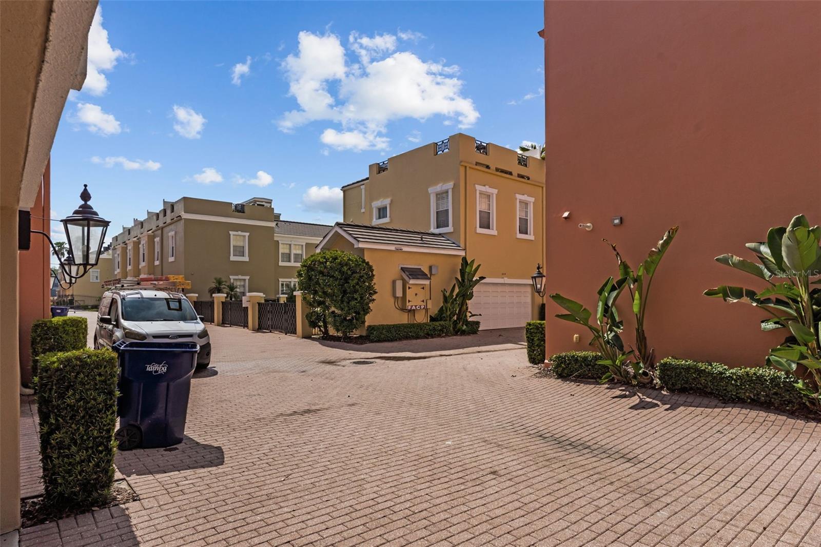 2419 VICTORIA GARDENS LN