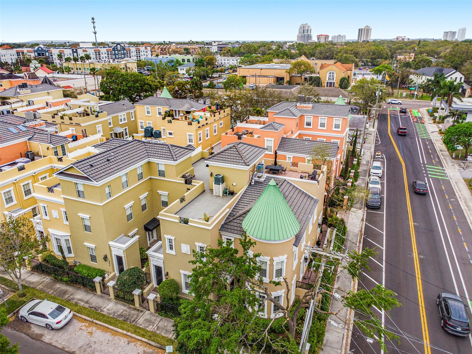 2419 VICTORIA GARDENS LN