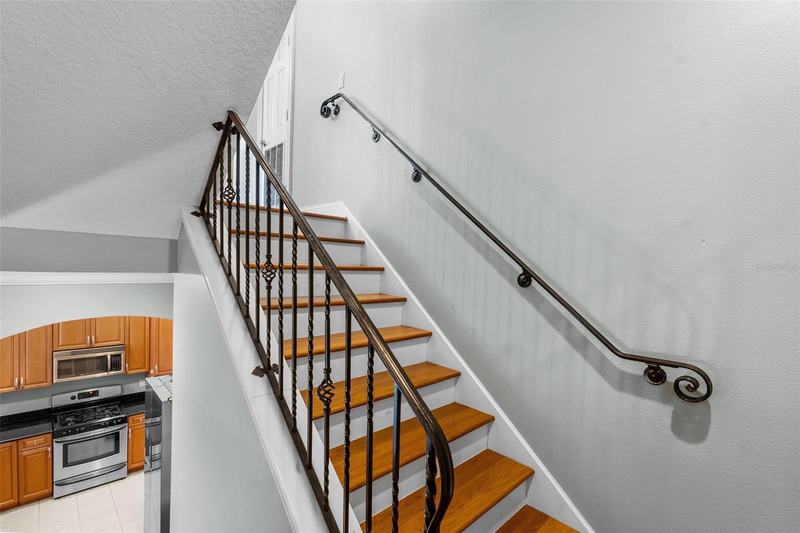 2419 VICTORIA GARDENS LN