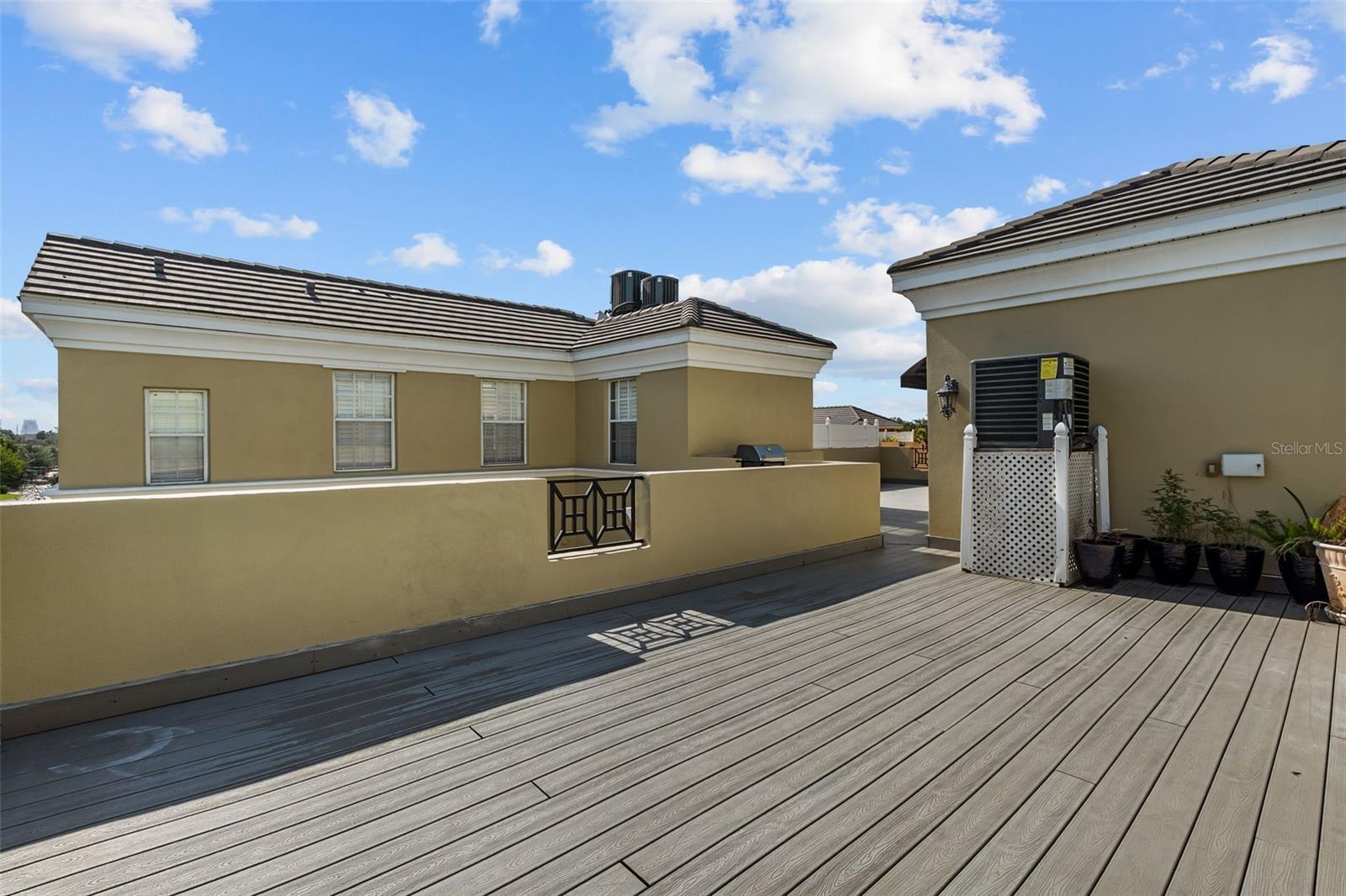 2419 VICTORIA GARDENS LN