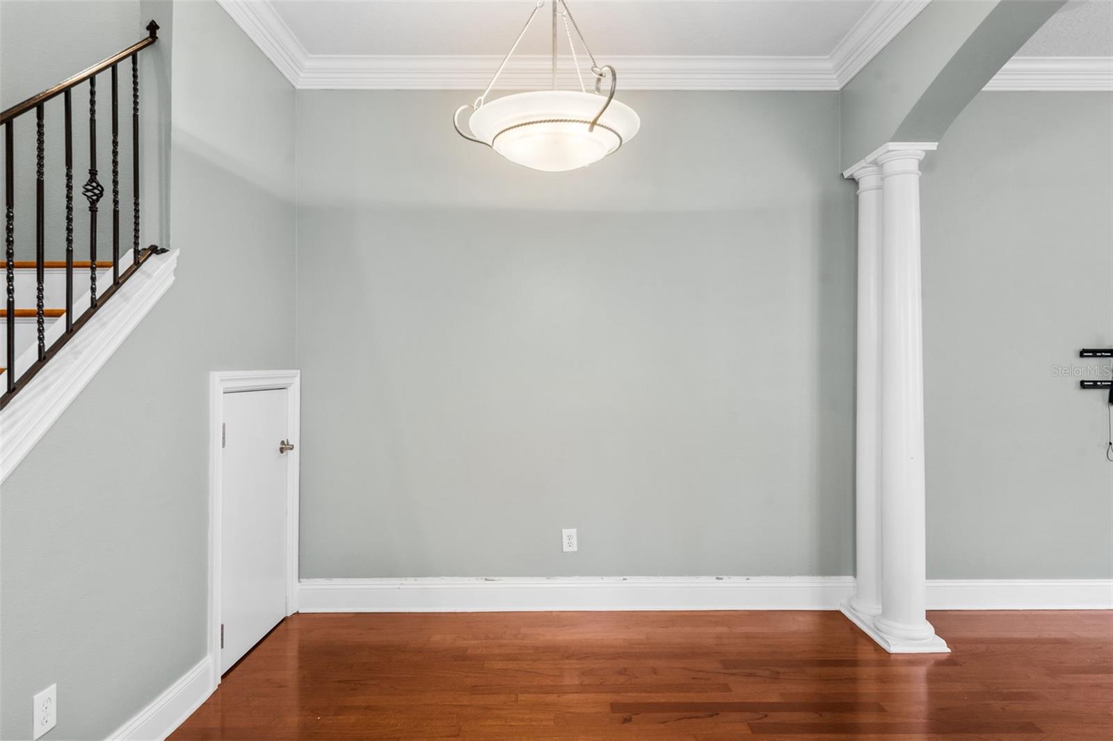 2419 VICTORIA GARDENS LN