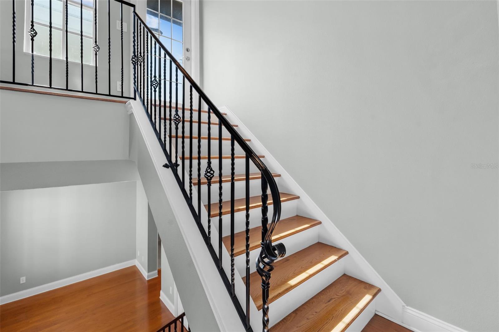 2419 VICTORIA GARDENS LN