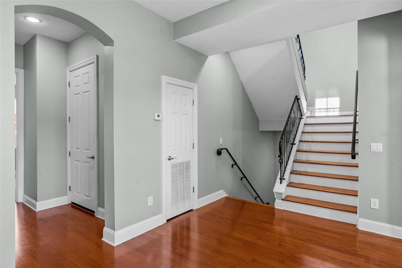 2419 VICTORIA GARDENS LN