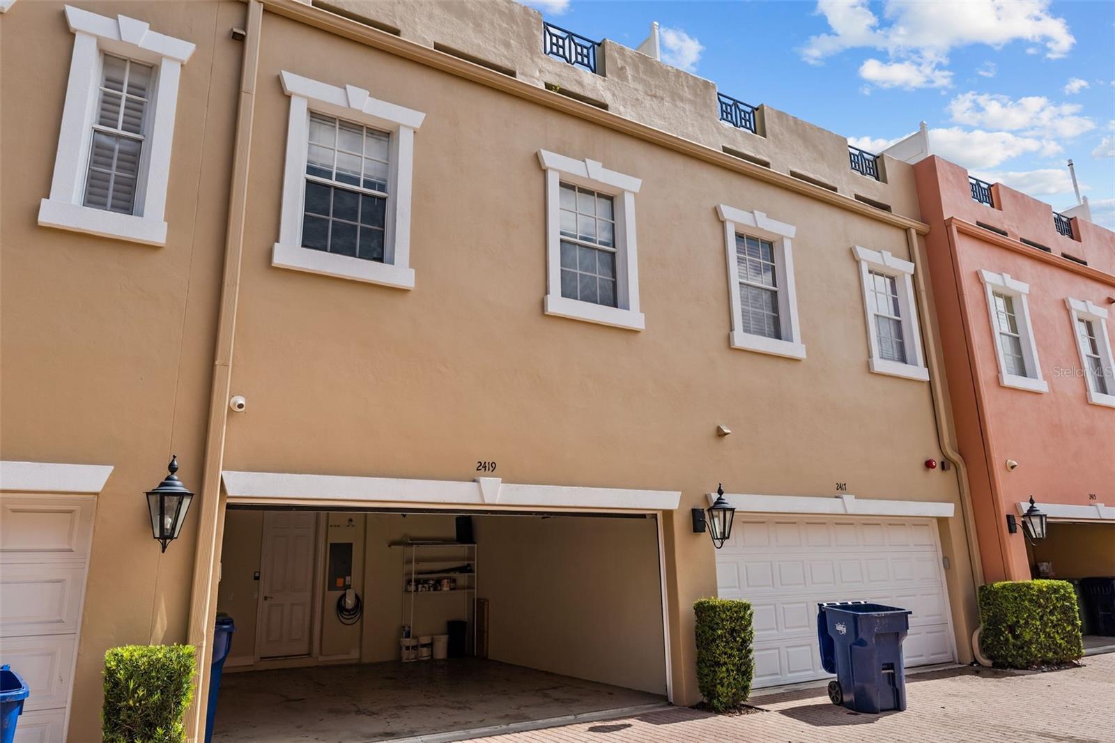 2419 VICTORIA GARDENS LN