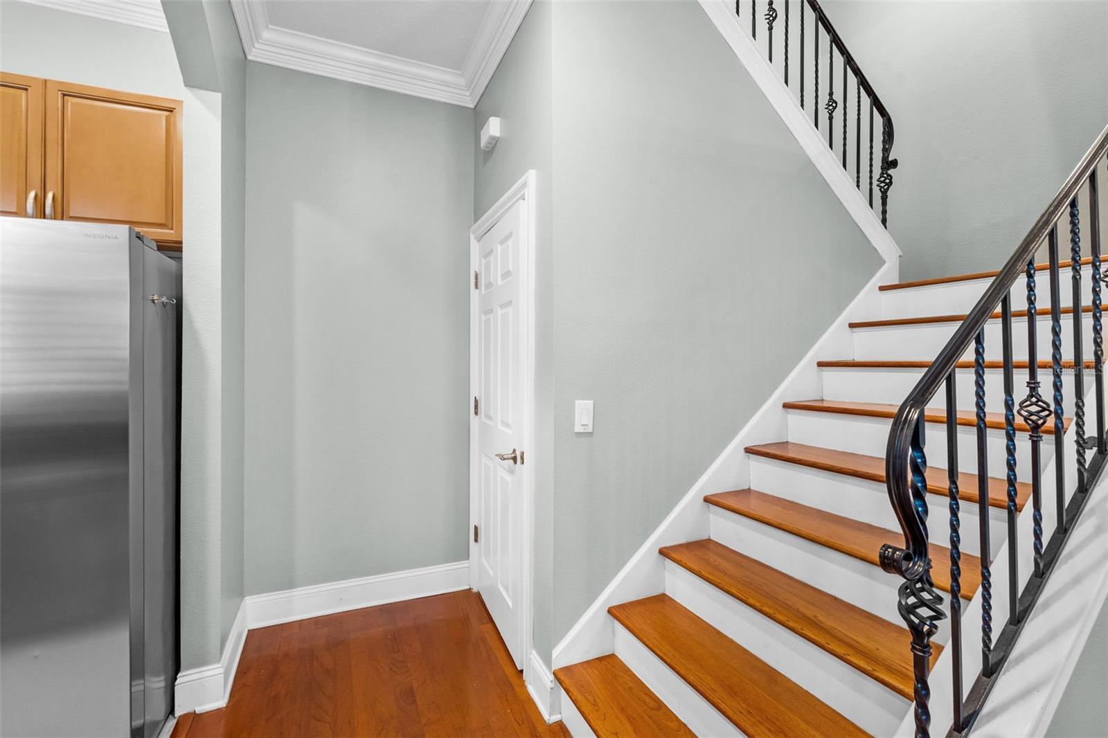 2419 VICTORIA GARDENS LN