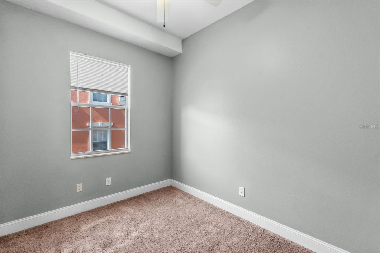 2419 VICTORIA GARDENS LN