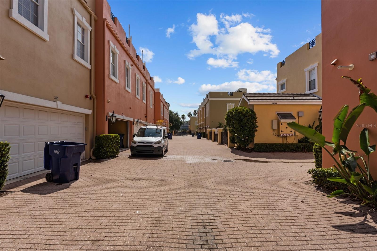 2419 VICTORIA GARDENS LN