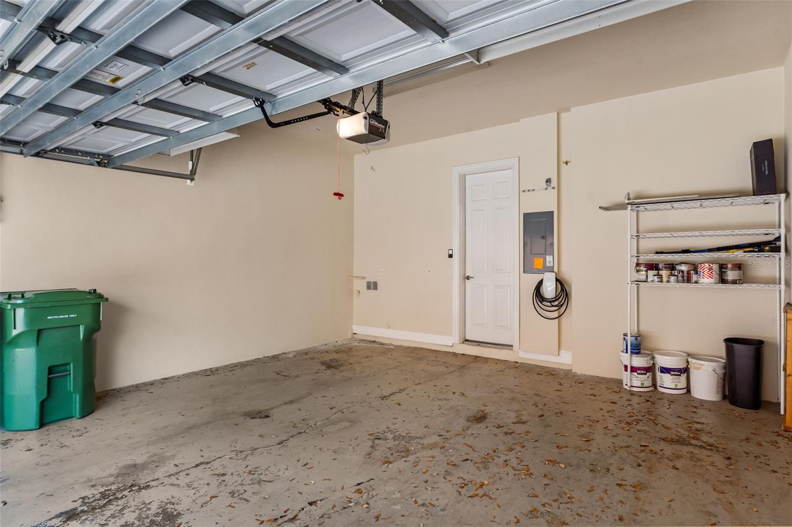 2419 VICTORIA GARDENS LN