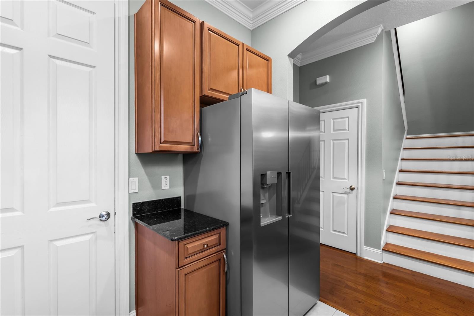 2419 VICTORIA GARDENS LN