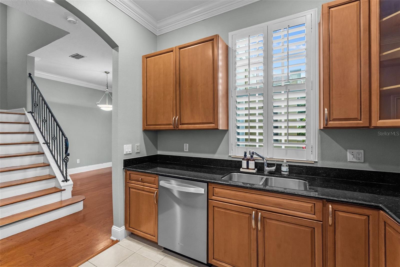 2419 VICTORIA GARDENS LN