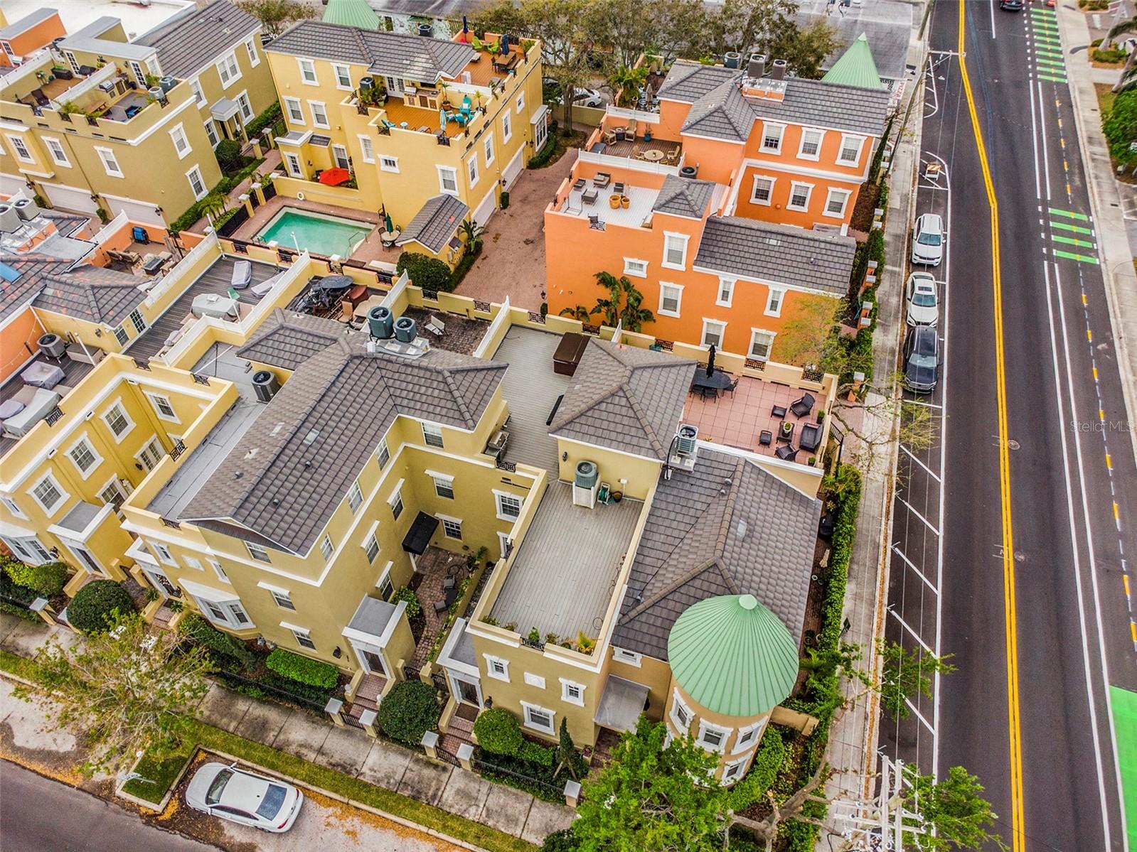 2419 VICTORIA GARDENS LN