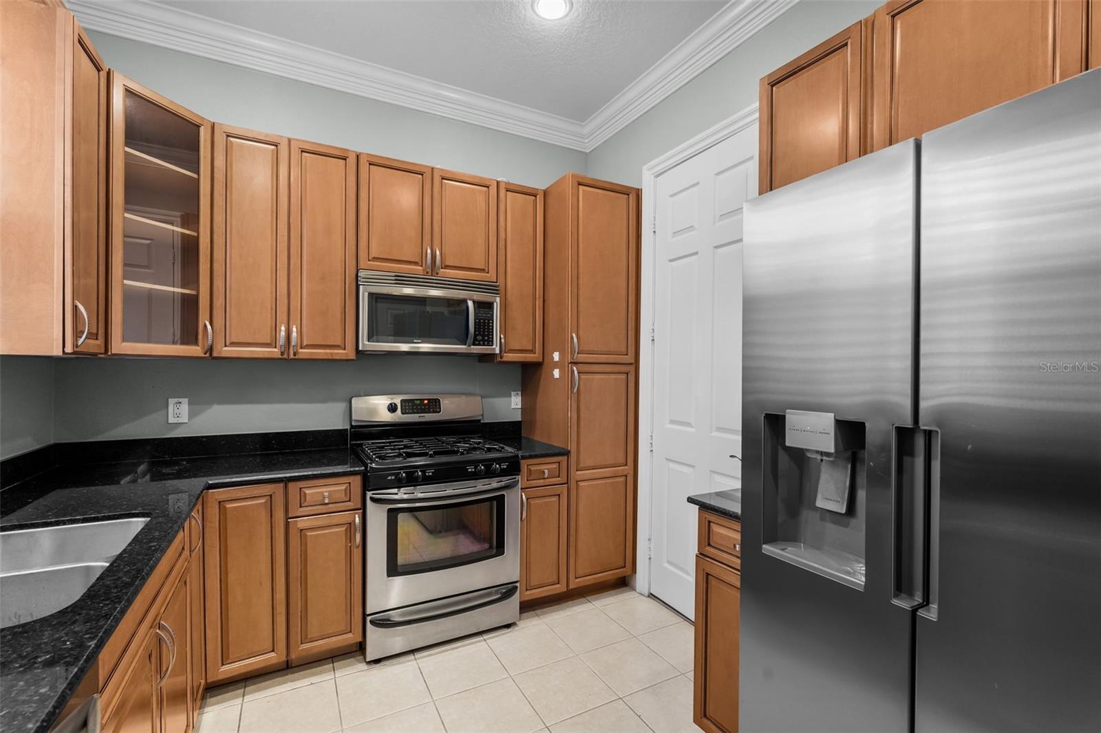 2419 VICTORIA GARDENS LN