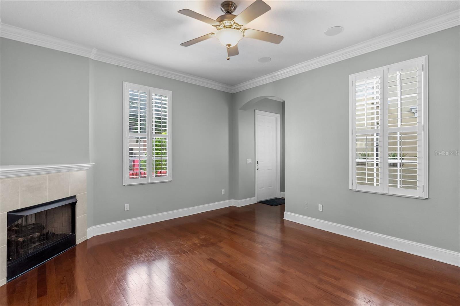 2419 VICTORIA GARDENS LN