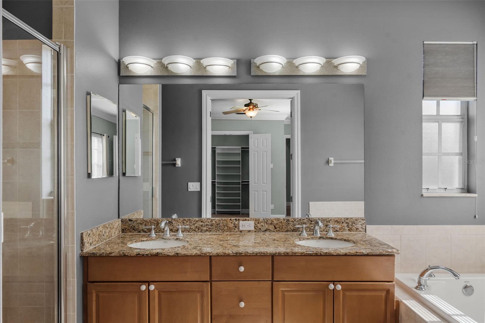 2419 VICTORIA GARDENS LN