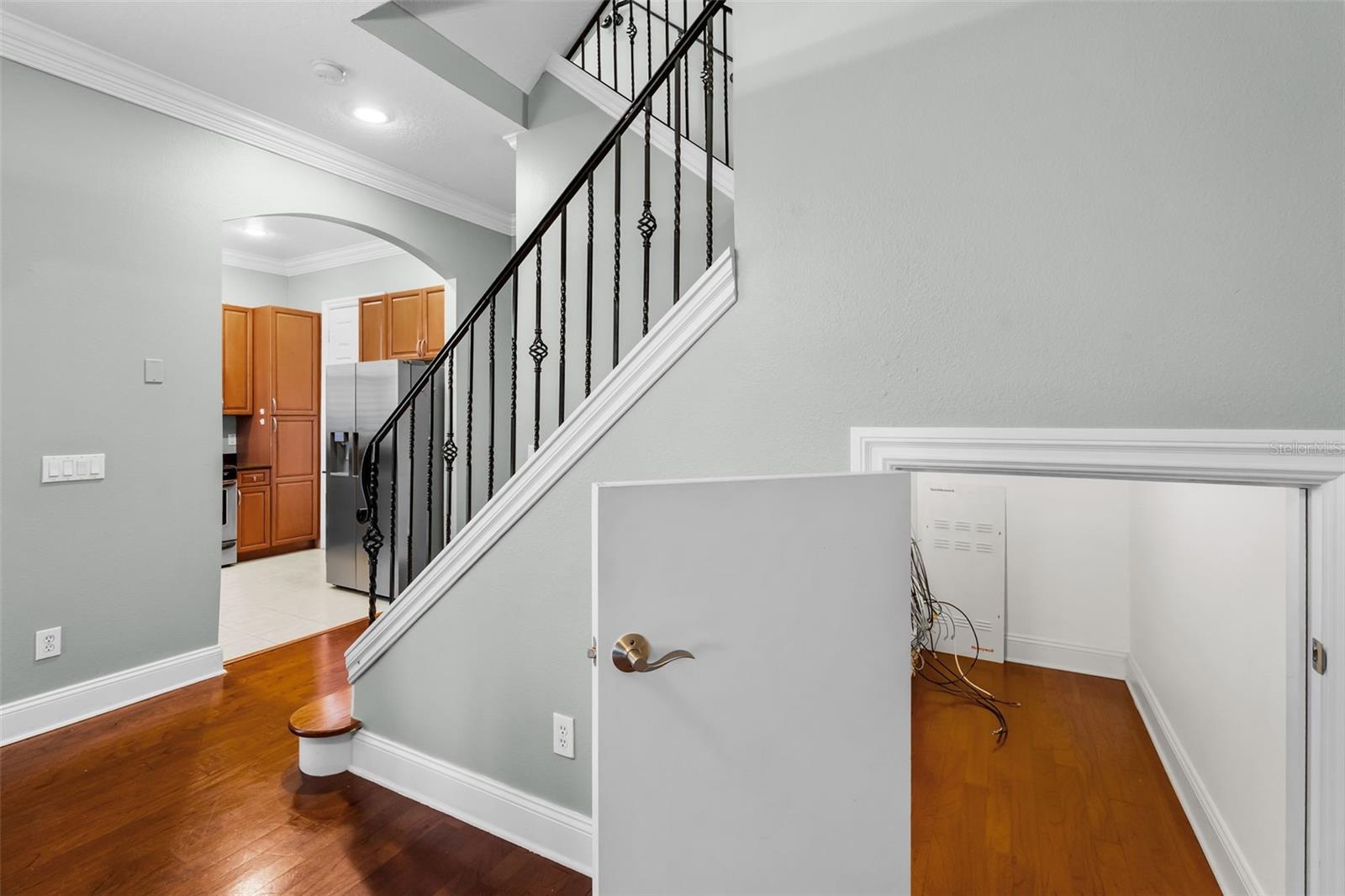 2419 VICTORIA GARDENS LN