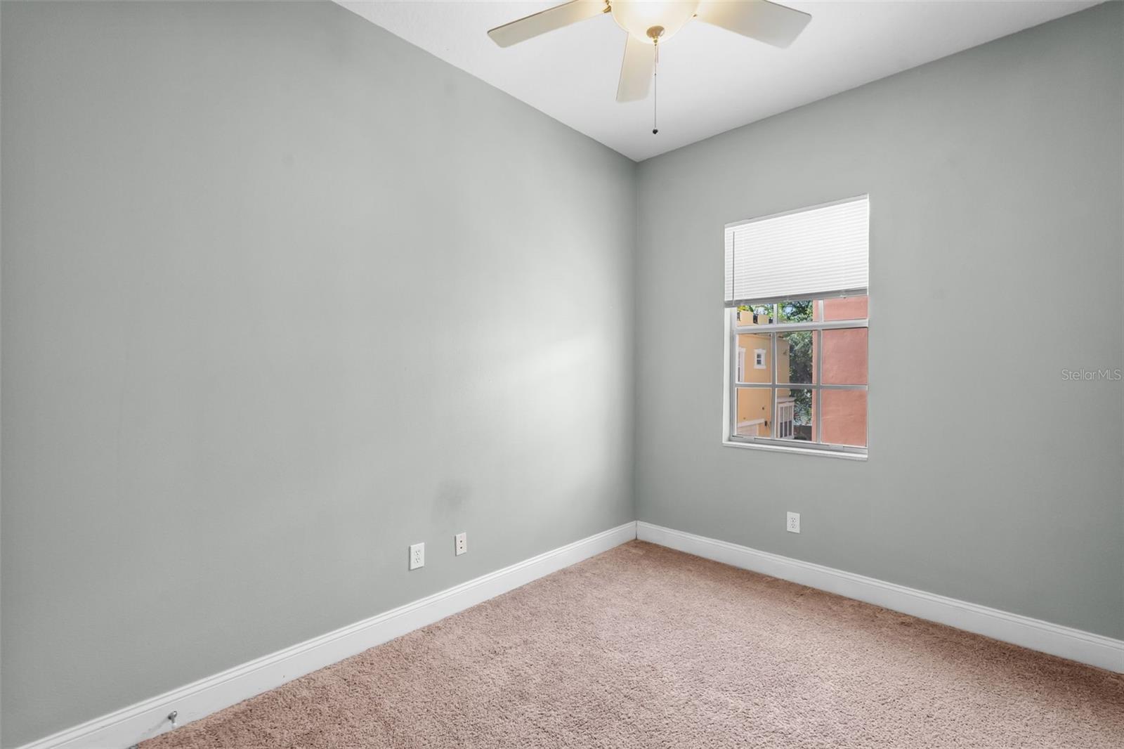 2419 VICTORIA GARDENS LN