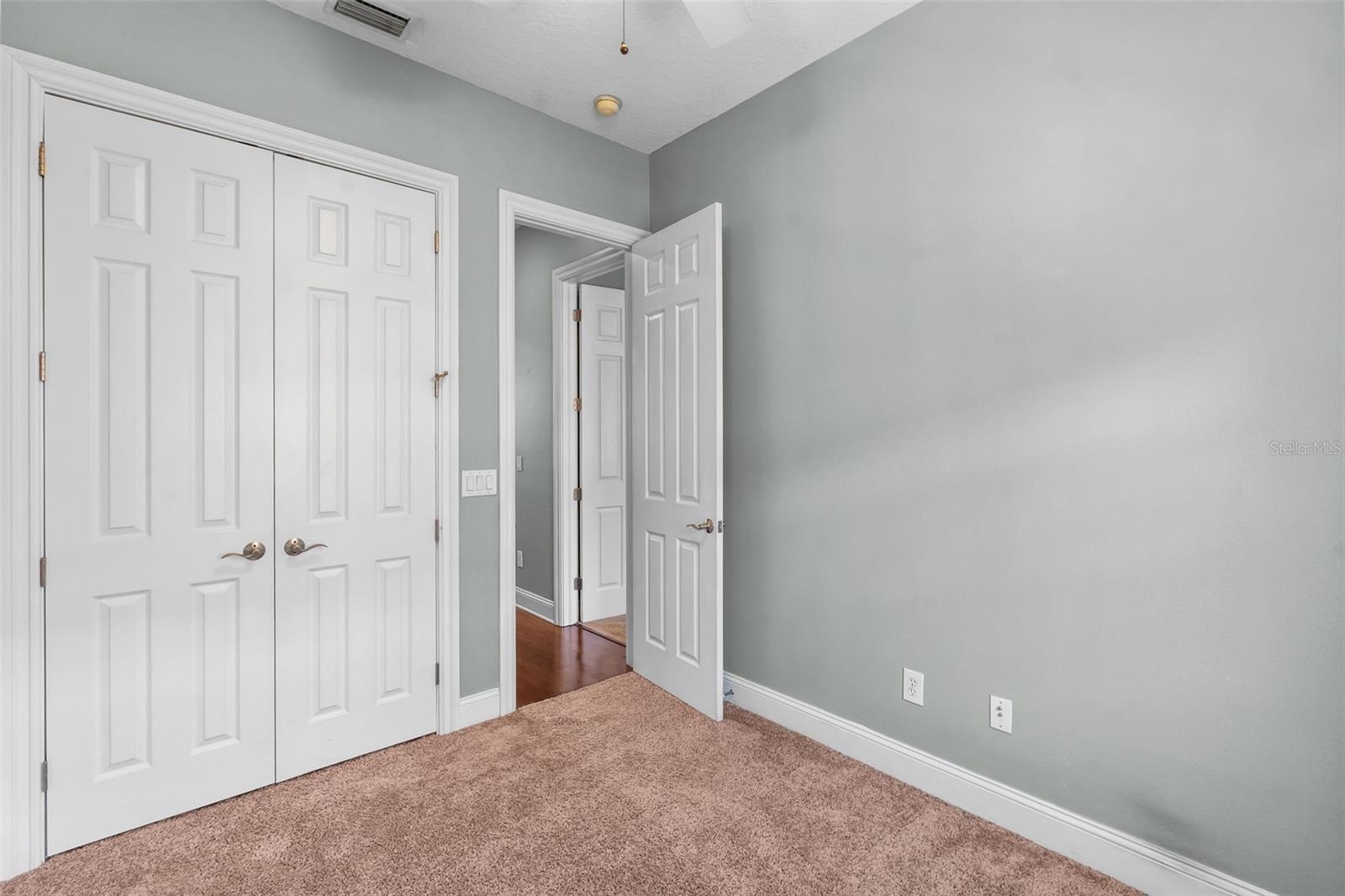 2419 VICTORIA GARDENS LN
