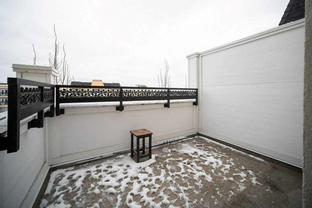 38 Quarry Gate SE Unit: 302