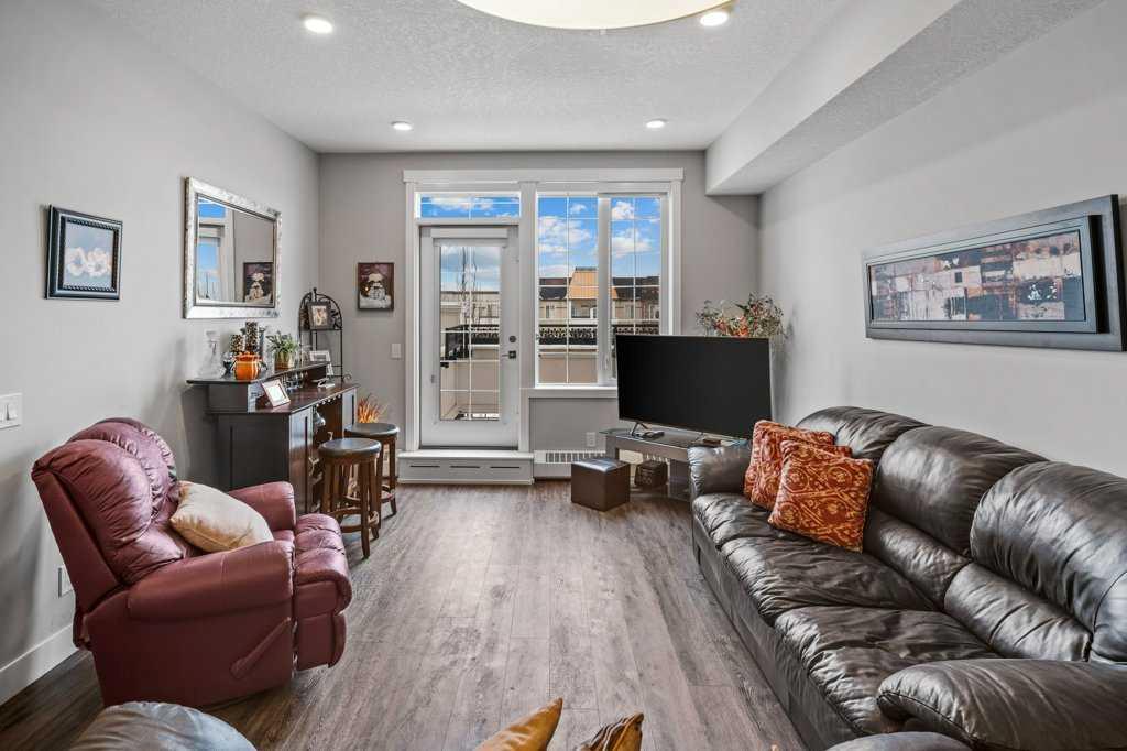 38 Quarry Gate SE Unit: 302