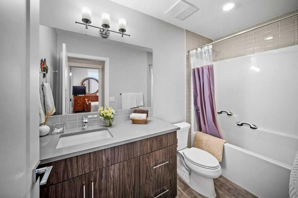 38 Quarry Gate SE Unit: 302