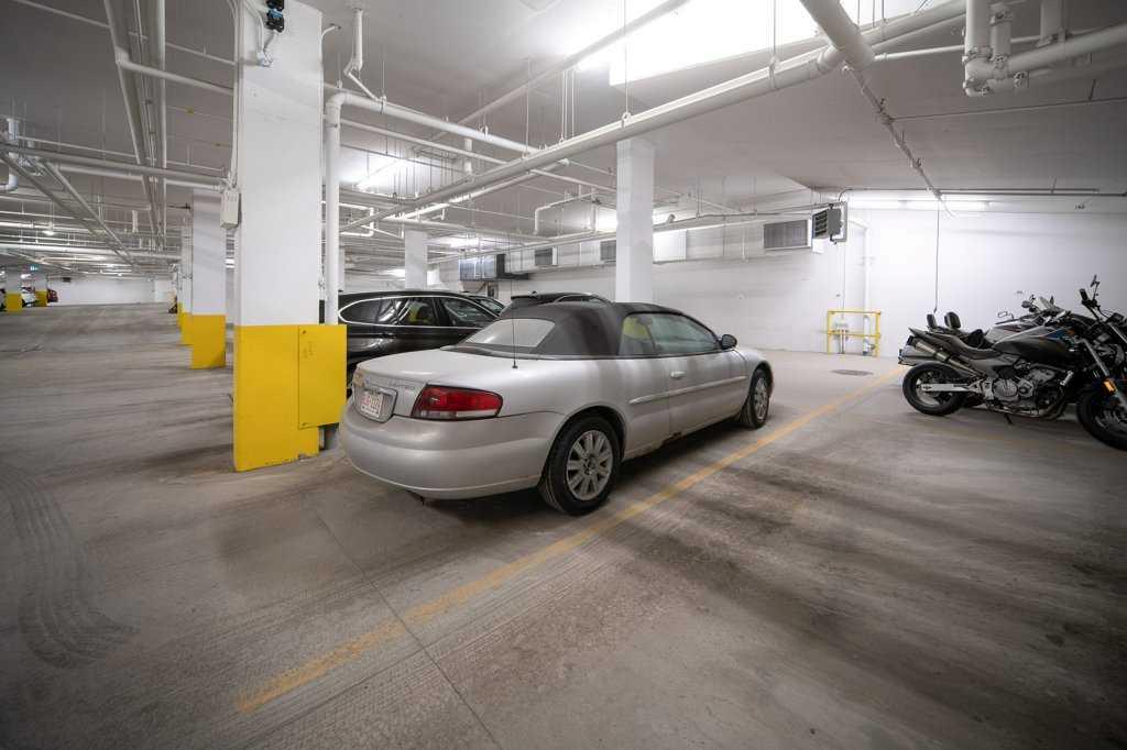 38 Quarry Gate SE Unit: 302
