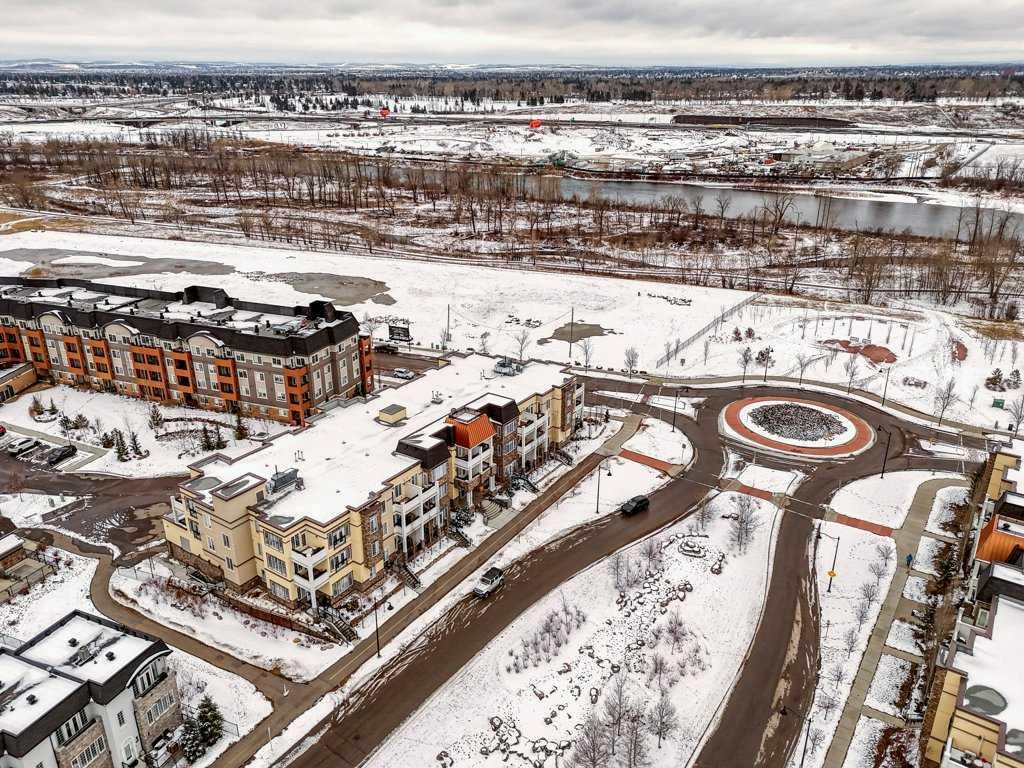 38 Quarry Gate SE Unit: 302