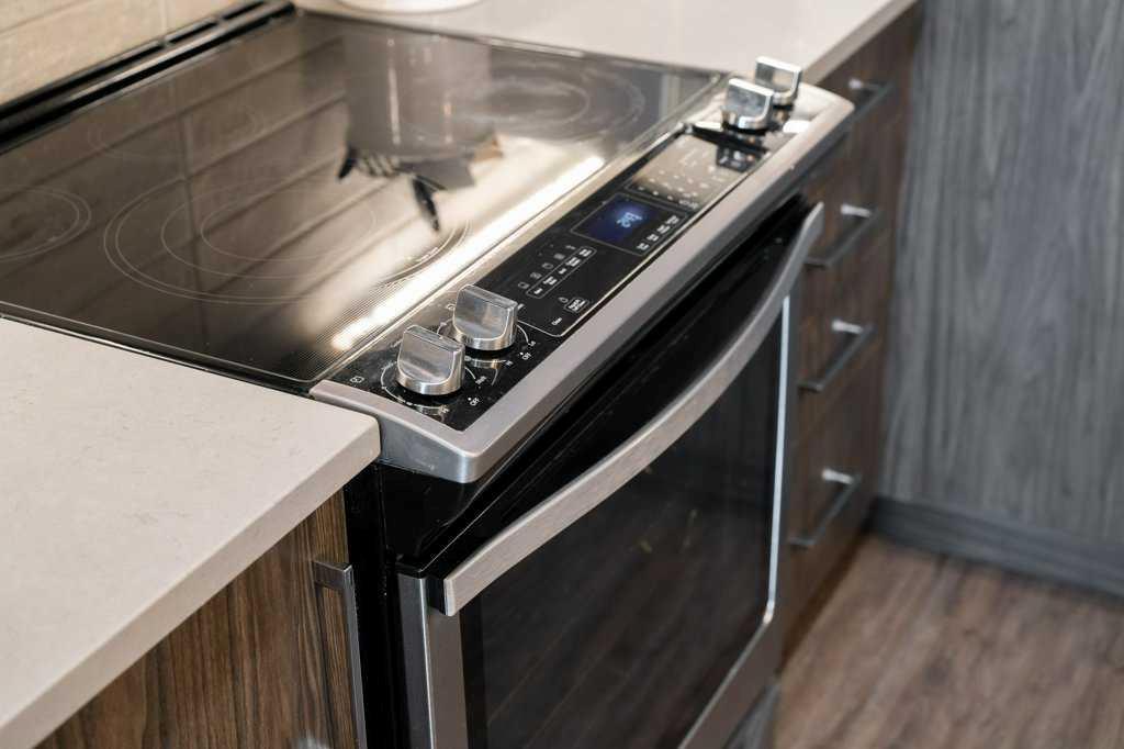 38 Quarry Gate SE Unit: 302