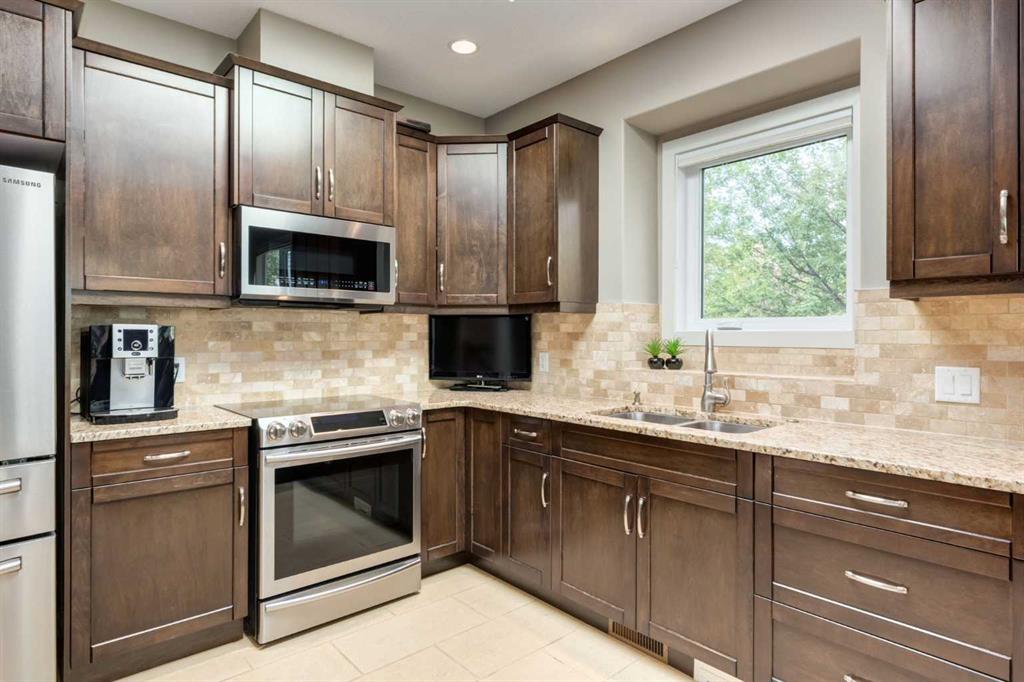 111 Elysian Crescent SW