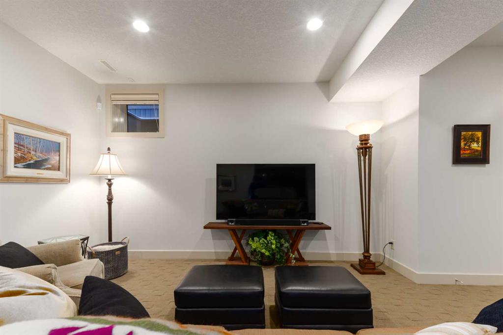 551 Evergreen Circle SW