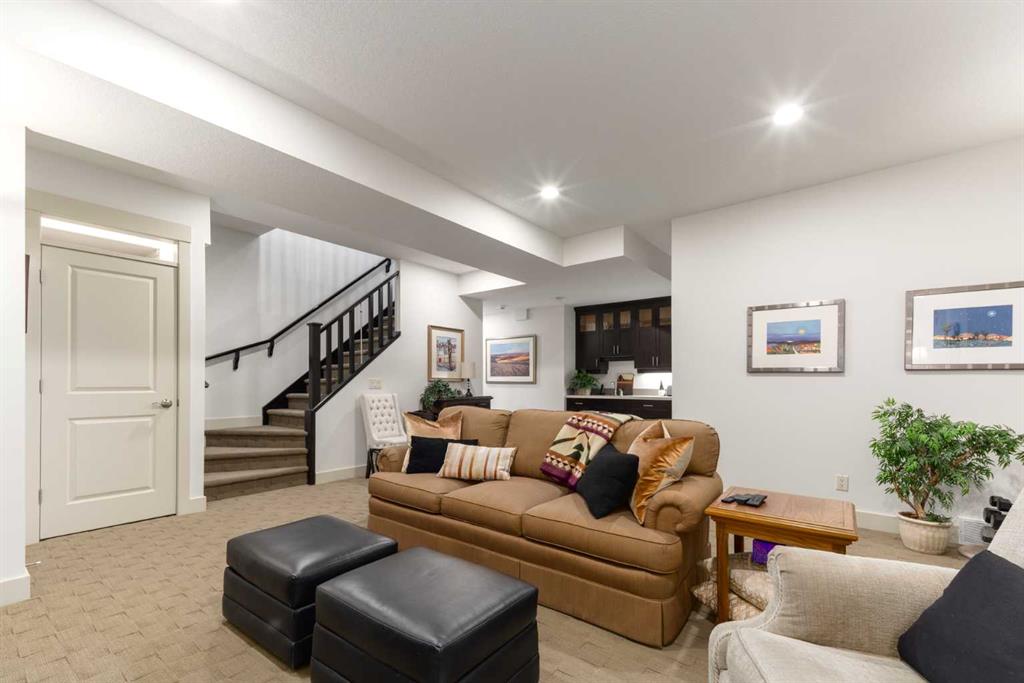 551 Evergreen Circle SW
